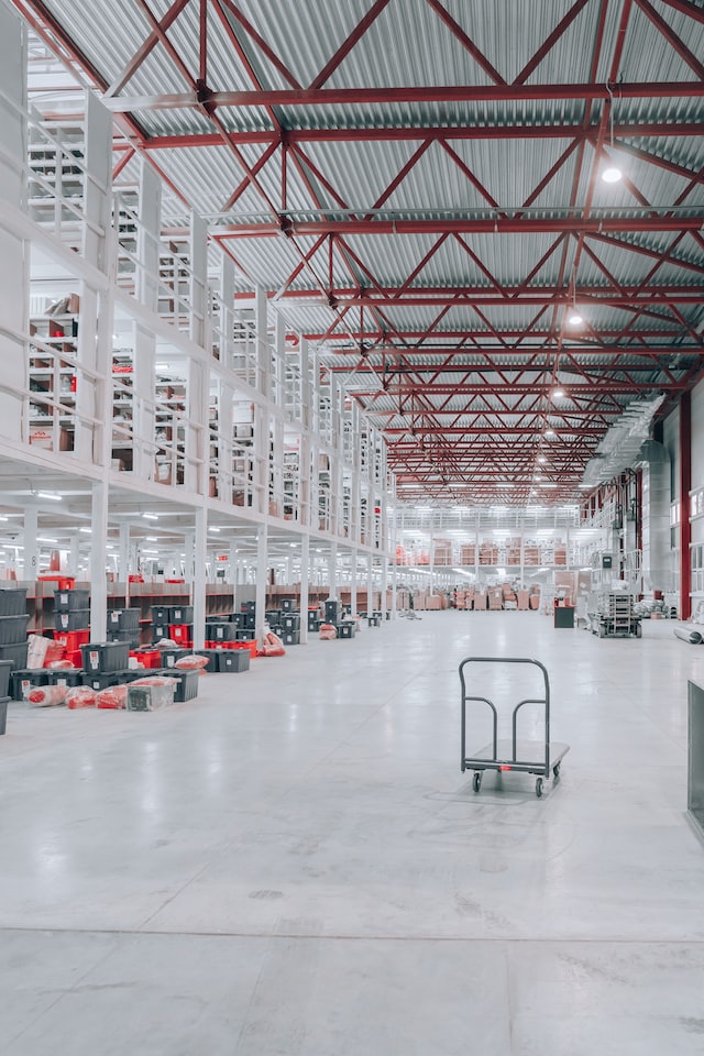 Cargoz offers different kinds of warehouses for flexible storage in the free zone area of UAE